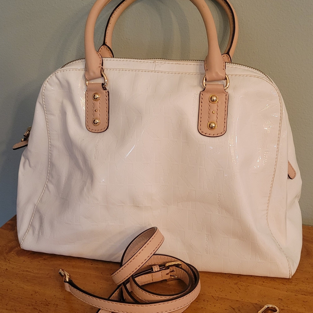 Elegant Cream Handbag